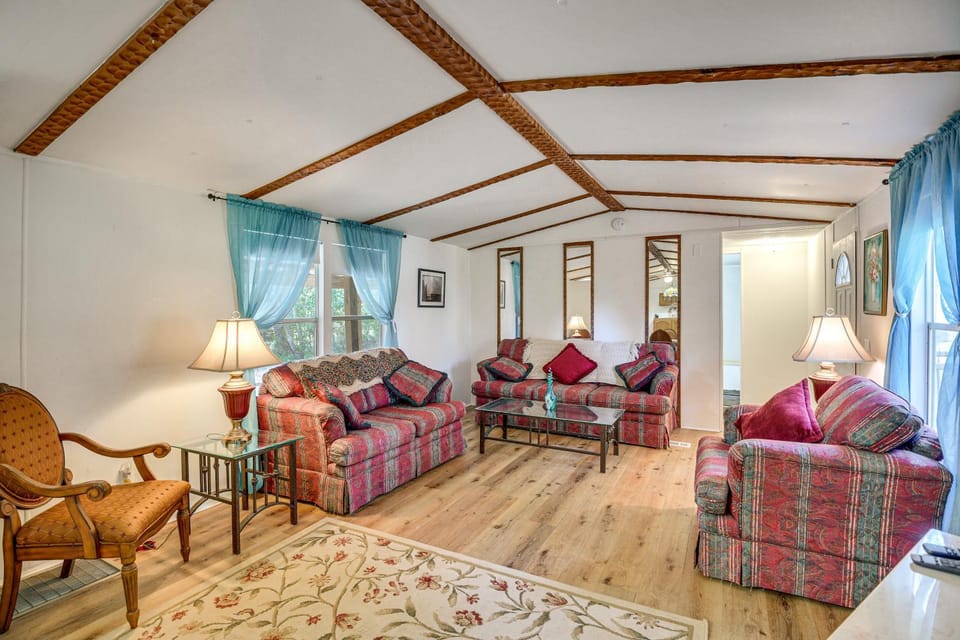 Cabin w/ Lake Access in Fort McCoy, Pets Welcome! Cabin in Florida