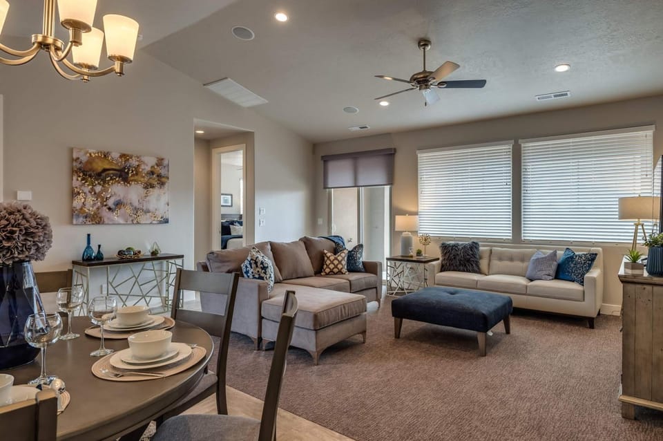 Red Rock Adventure Oasis - Family Home House in Santa Clara
