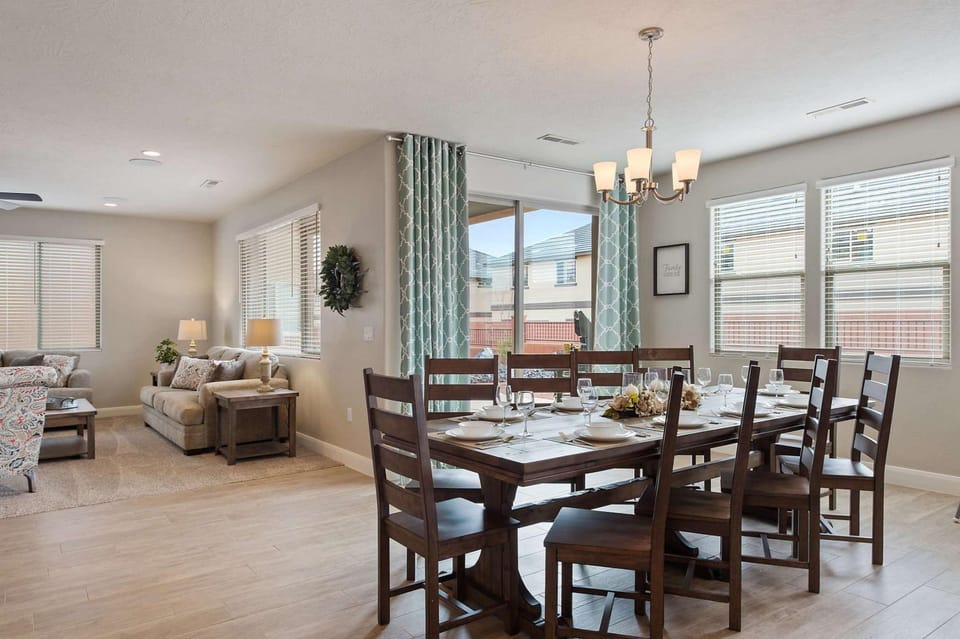 105-109 Red Rock Haven next to Waterpark with Hot Tub House in Santa Clara