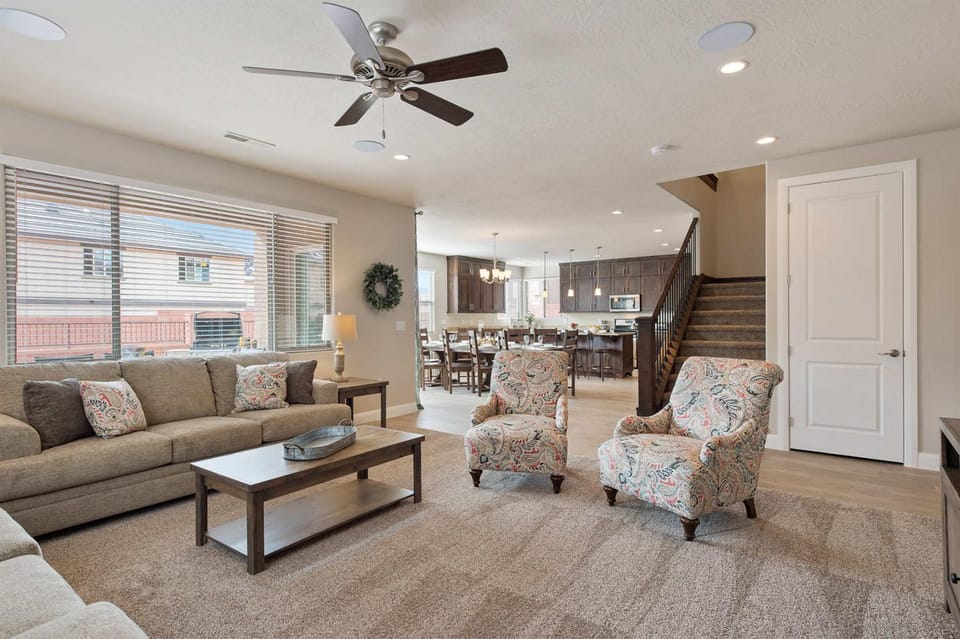 105-109 Red Rock Haven next to Waterpark with Hot Tub House in Santa Clara