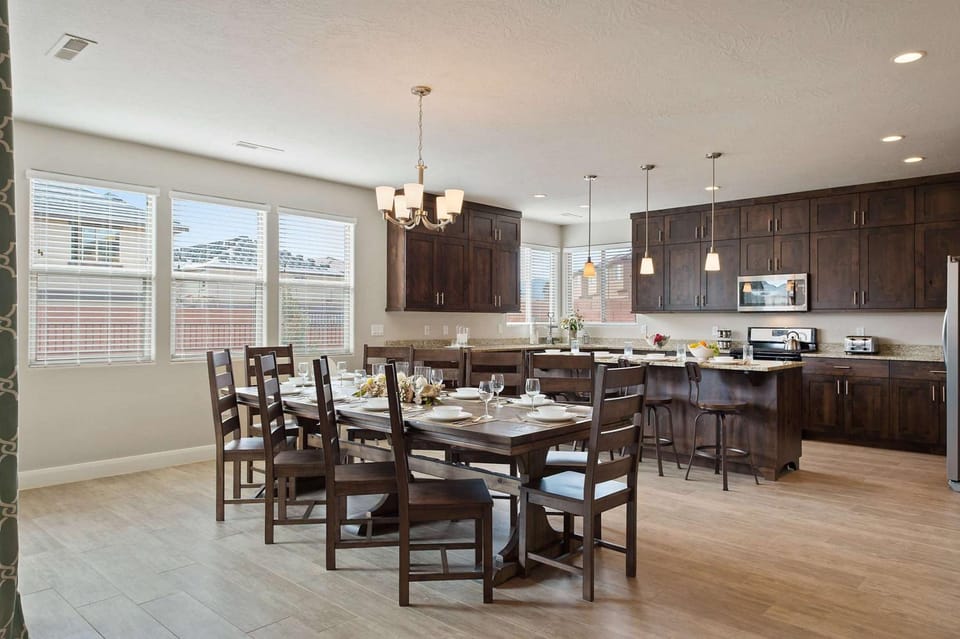 105-109 Red Rock Haven next to Waterpark with Hot Tub House in Santa Clara
