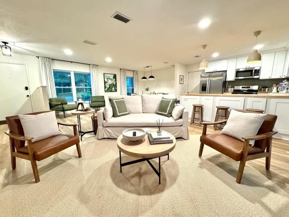 Magnolia Modern Near UF Shands Private House in Gainesville
