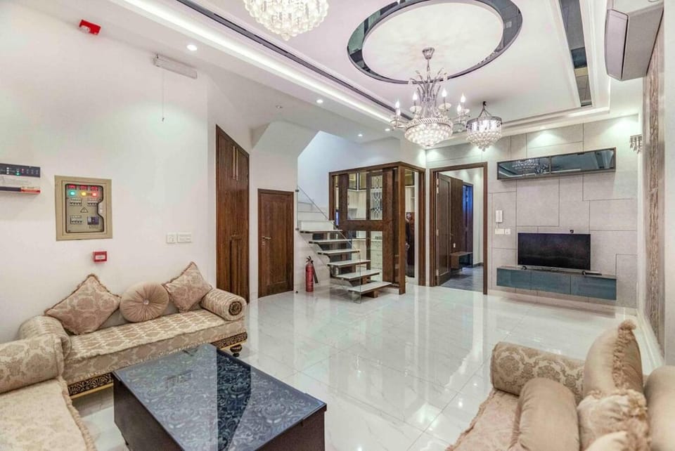 3 Beds Full House in DHA Ph 6 Near Raya & Dolmen Villa in Lahore