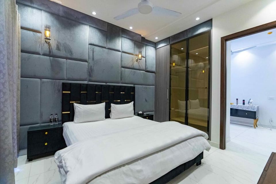 3 Beds Full House in DHA Ph 6 Near Raya & Dolmen Villa in Lahore