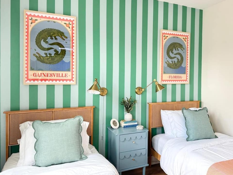 The Royal Cypress Suite Near UF Shands Downtown House in Gainesville