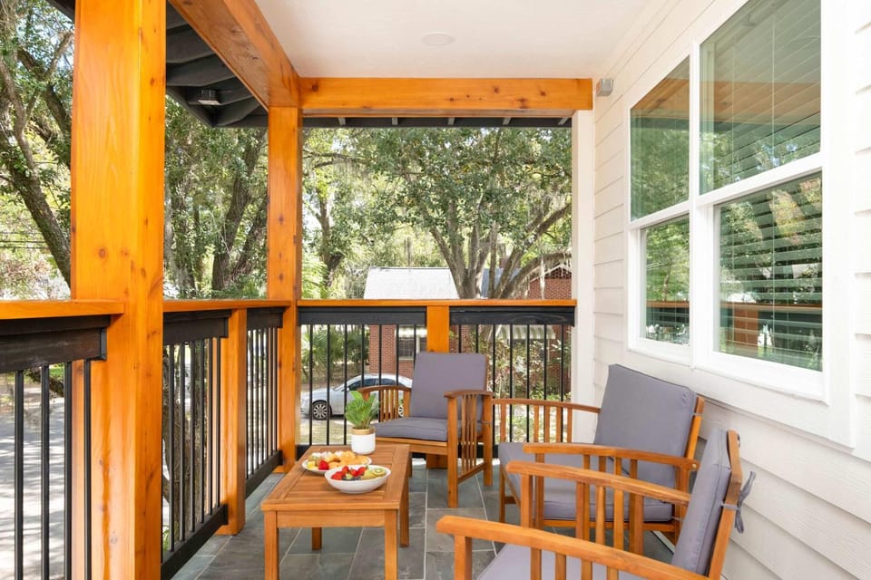 Serene Place Walk to UF Stadium Near Shands & Downtown House in Gainesville