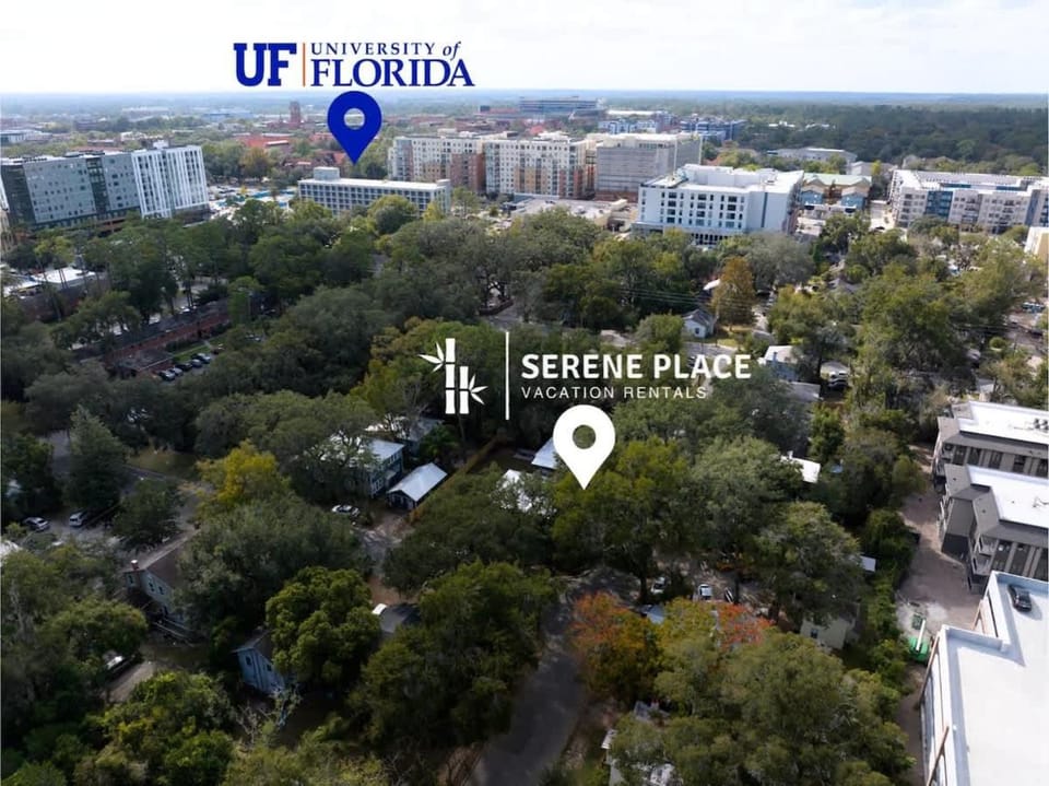 Serene Place Walk to UF Stadium Near Shands & Downtown House in Gainesville