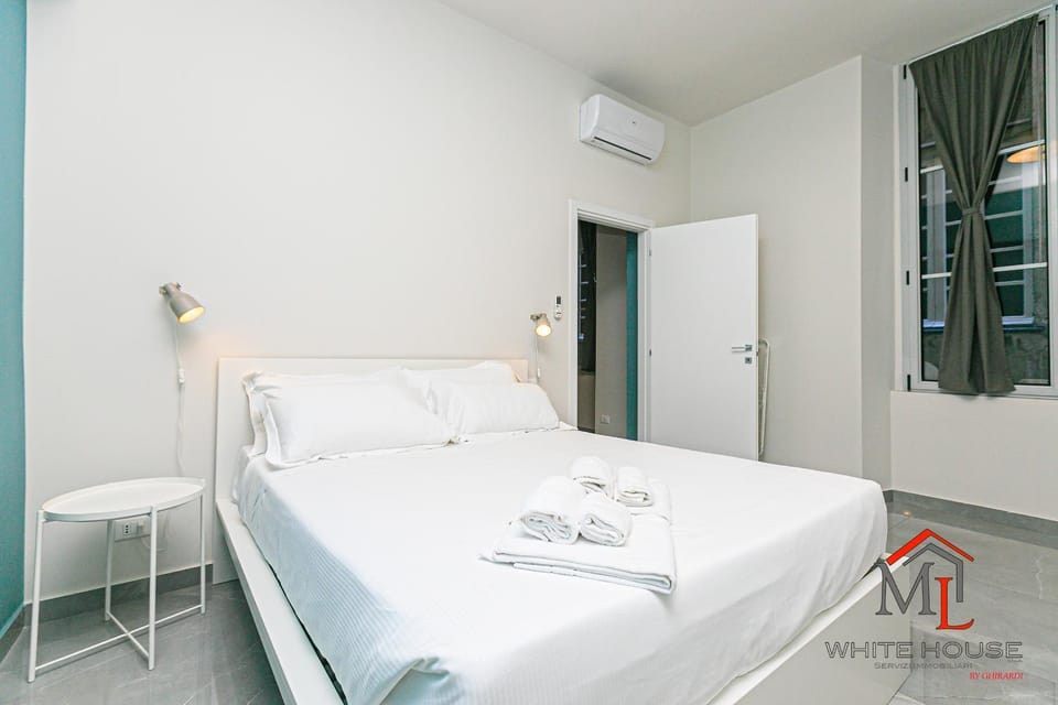 Bed, Bedroom, air conditioner