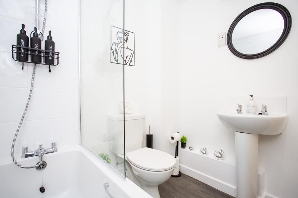 Shower, Toilet, Bathroom, Bath