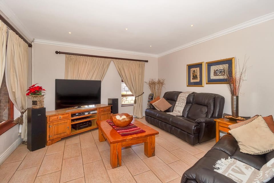 84 De Mist Guesthouse Bed and Breakfast in Port Elizabeth