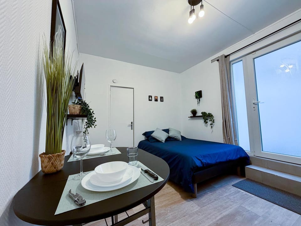 Bed, Photo of the whole room