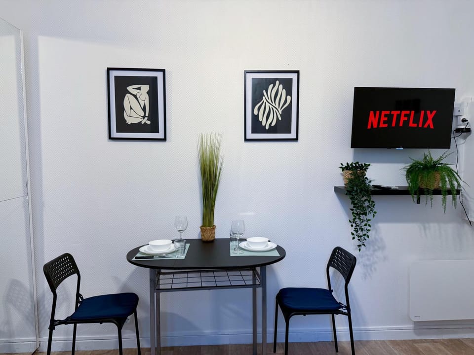 TV and multimedia, Living room, Seating area