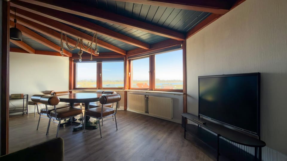 View (from property/room), View (from property/room), Dining area, Food, Landmark view, Landmark view, River view, River view