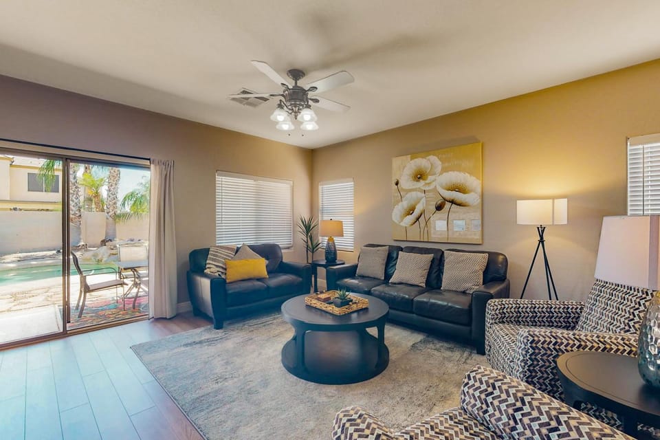 Riviera Retreat House in Gilbert
