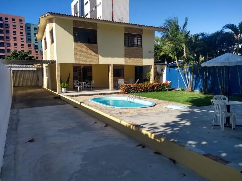 Casa Amarela House in Cabedelo
