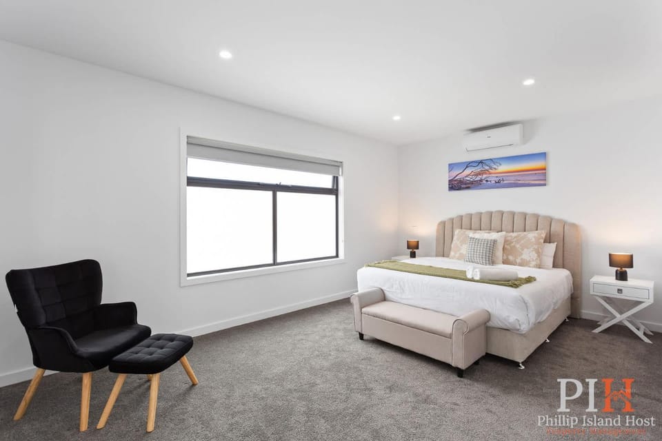 Spacious Central 2 story Luxury with views House in San Remo