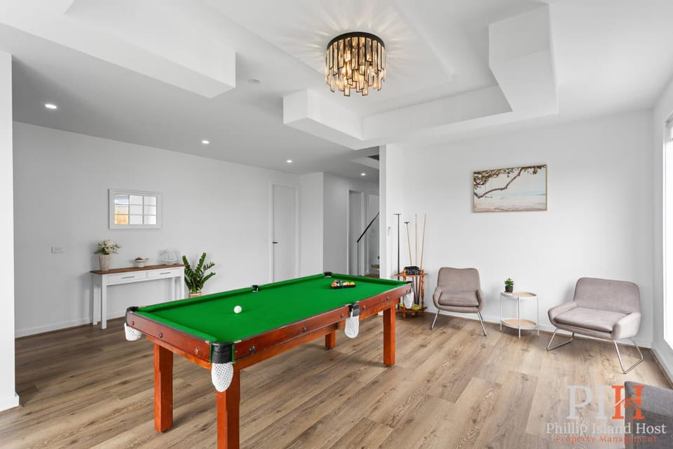 Spacious Central 2 story Luxury with views House in San Remo