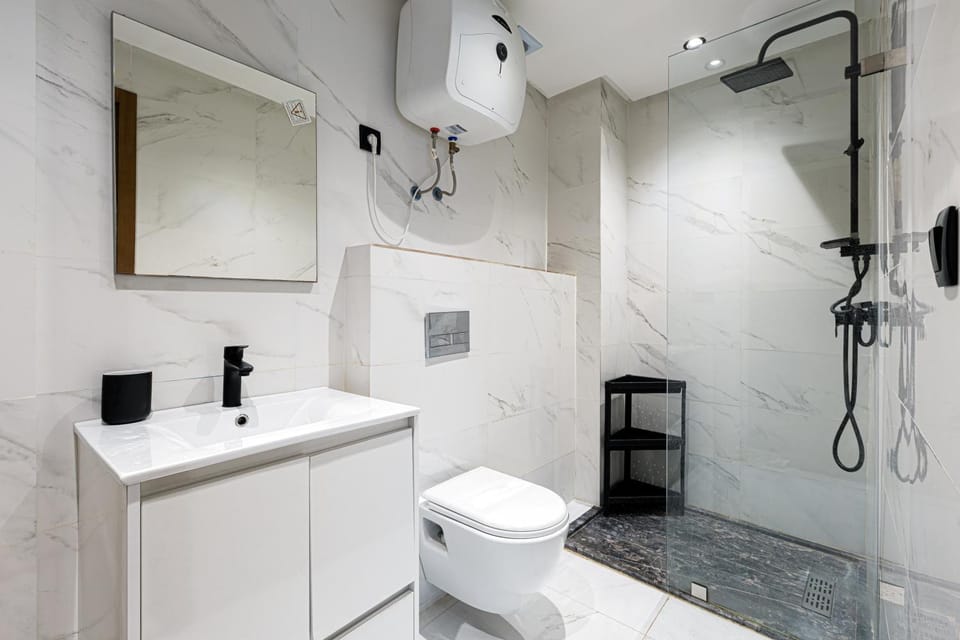 Shower, Toilet, Bathroom, towels