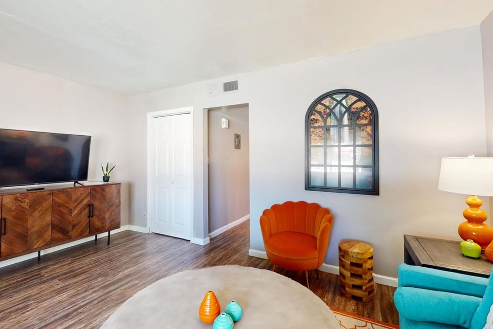 Turquoise Twilight House in Glendale