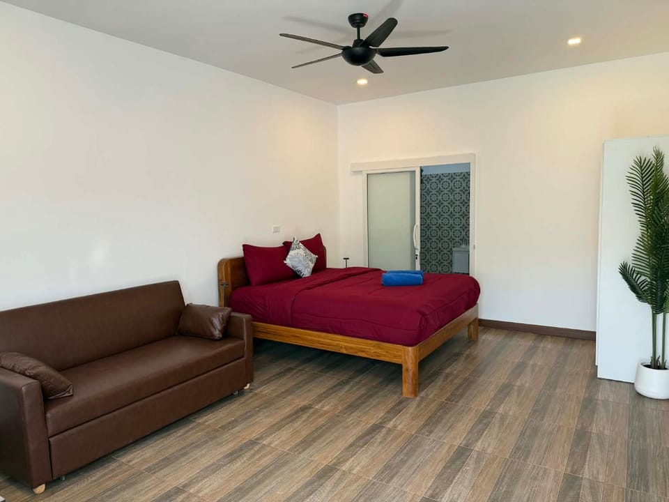 Roomz at Rawai Hotel in Rawai