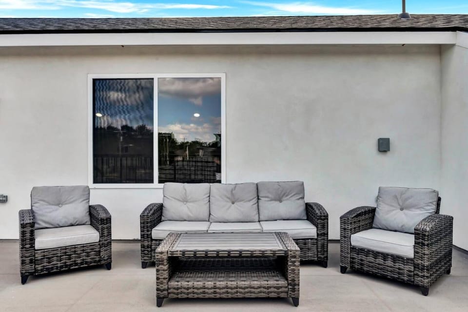 Elegant 4BR Home w Rooftop 5 min to Downtown House in Dallas