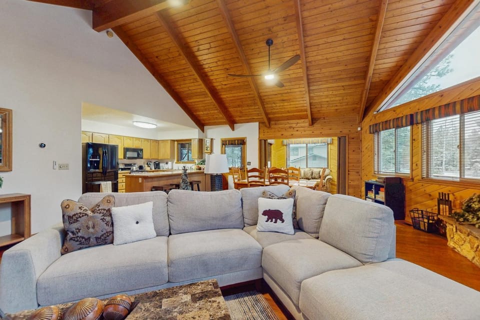 Pine-Perfect Getaway House in Munds Park