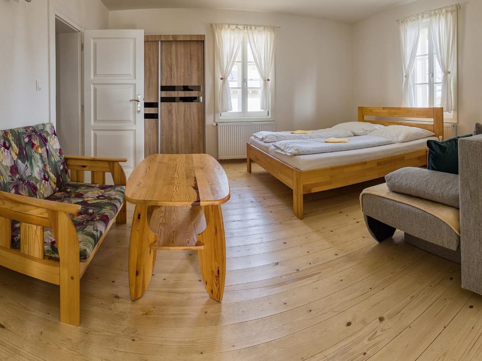 Photo of the whole room, Seating area, wardrobe