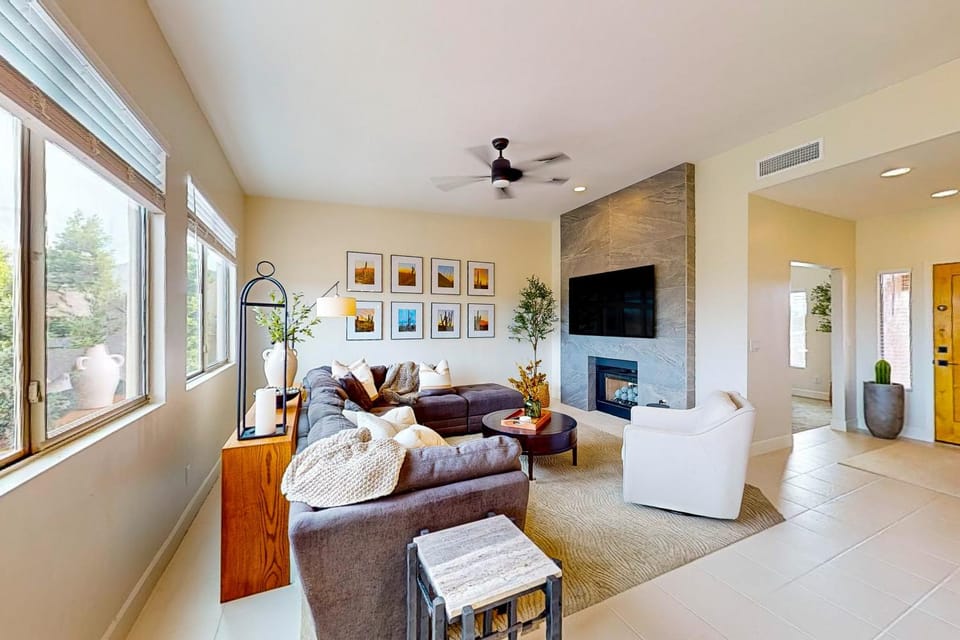 Pink Mountain Retreat House in Oro Valley
