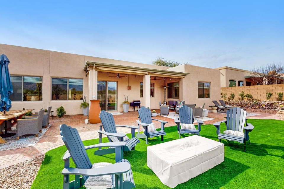 Pink Mountain Retreat House in Oro Valley