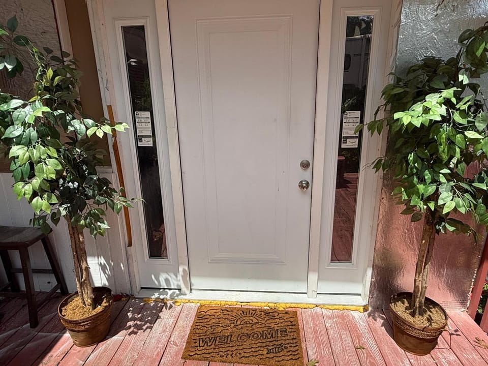 Crema queen Vacation rental in Candler-McAfee