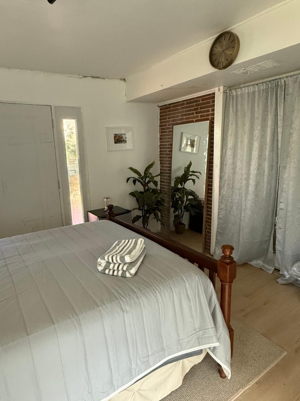 Crema queen Vacation rental in Candler-McAfee