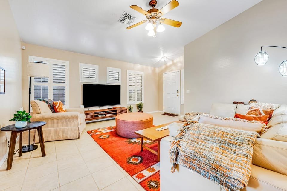 Pretty Peoria Place House in Glendale