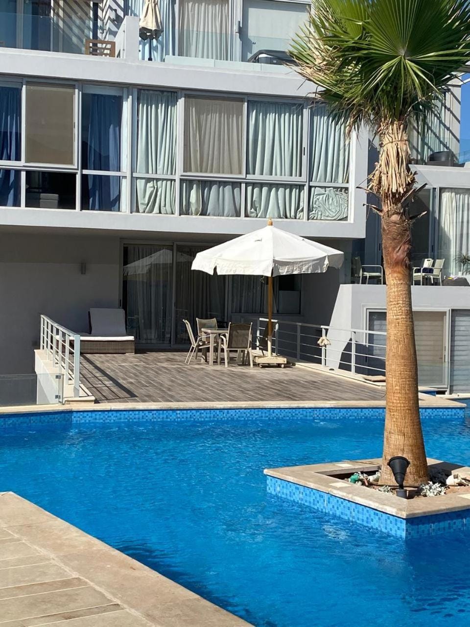 Day, Swimming pool