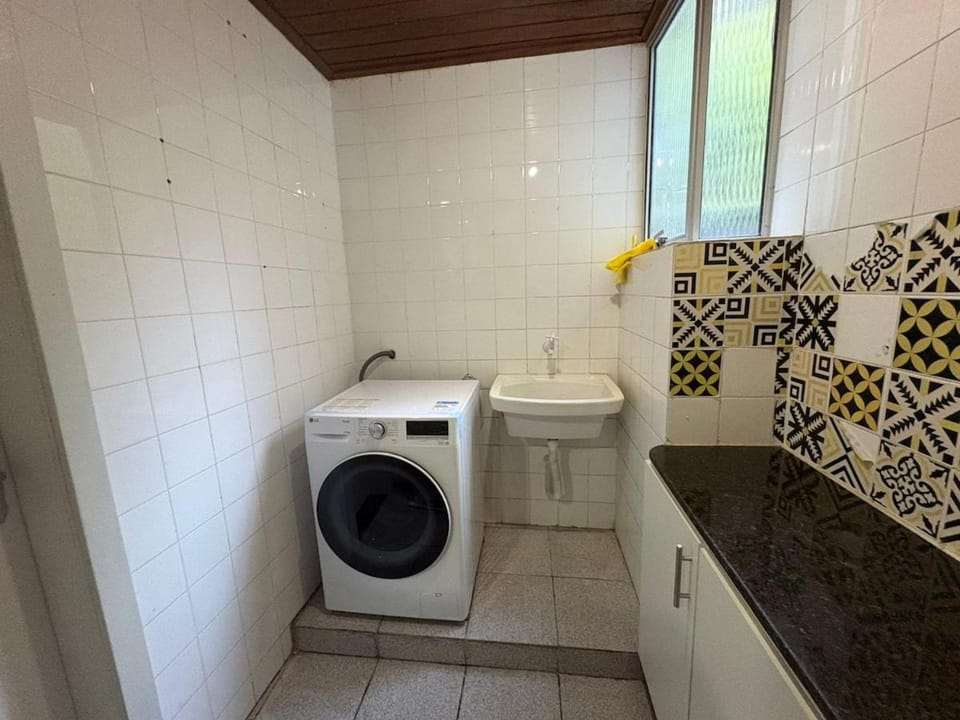 Apto amplo perto Porto da Barra Apartment in Salvador