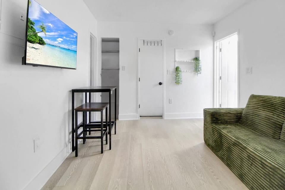 Miami Stylish Studio Next to Wynwood & Downtown Apartment in Miami