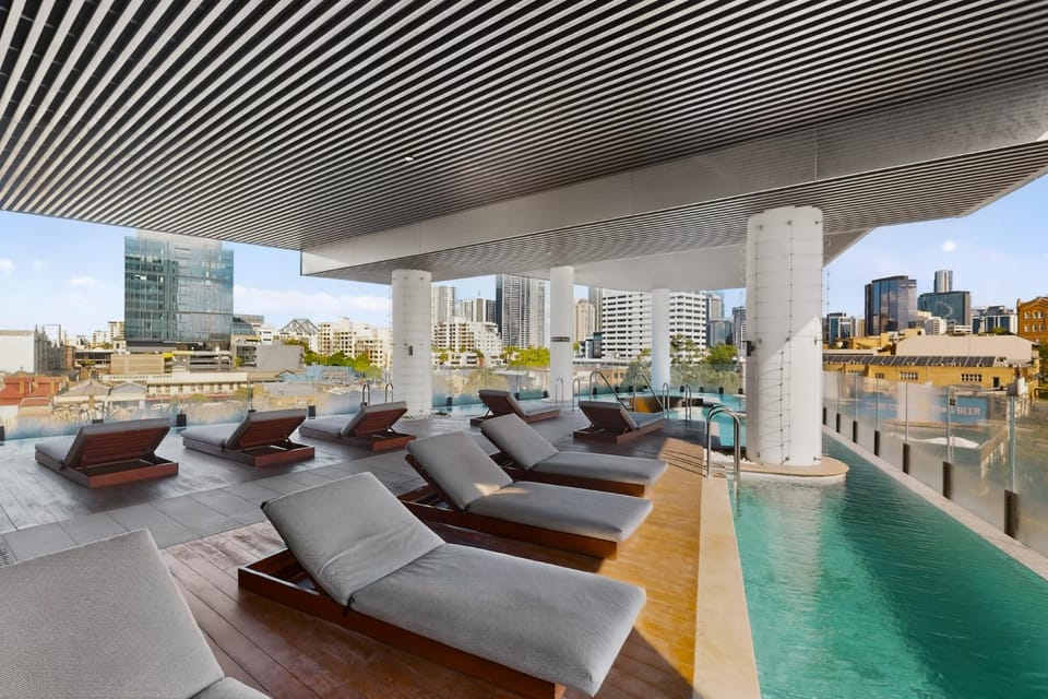 Alfred Street Retreat - 2BR with Parking a Pool & Gym Apartment in Brisbane