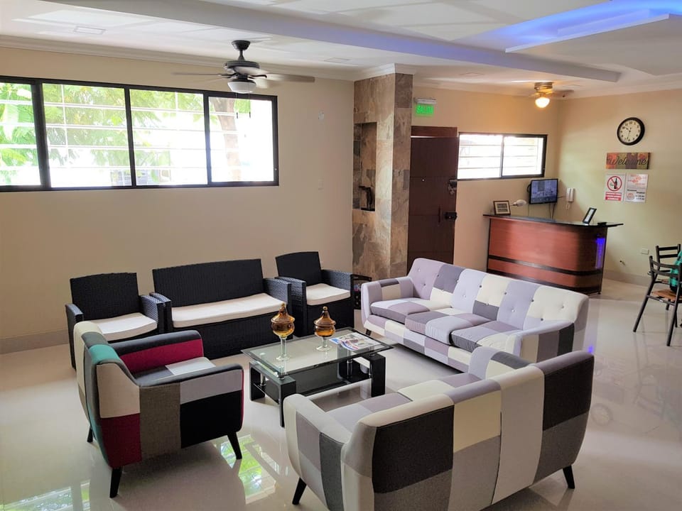 Communal lounge/ TV room, Lobby or reception