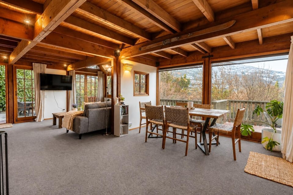 Communal lounge/ TV room, Seating area, Dining area