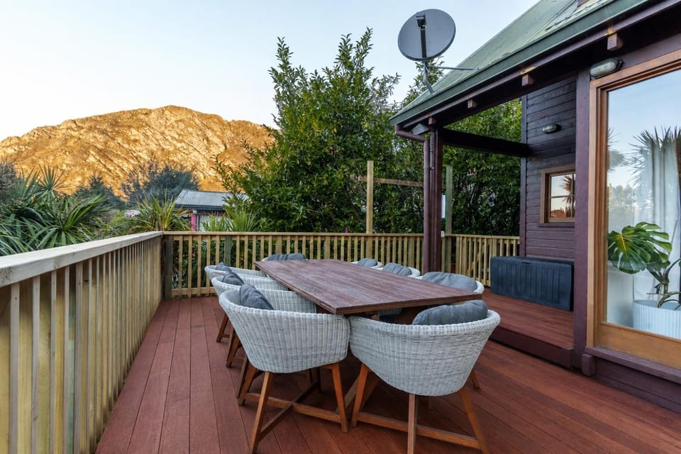 Natural landscape, Balcony/Terrace, Seating area