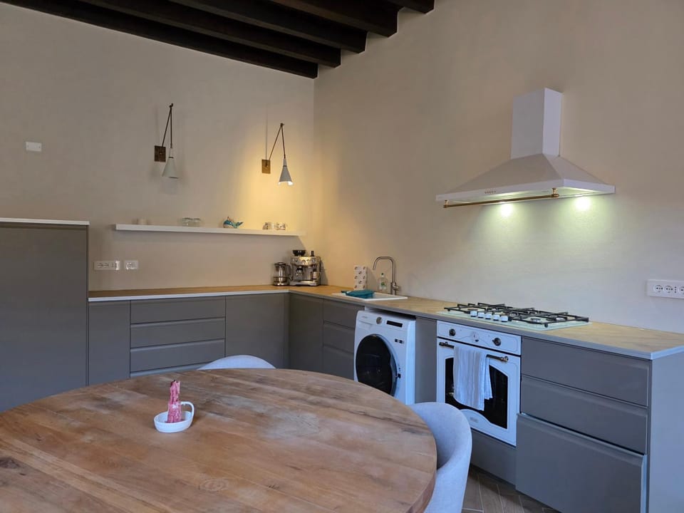 Kitchen or kitchenette, Living room