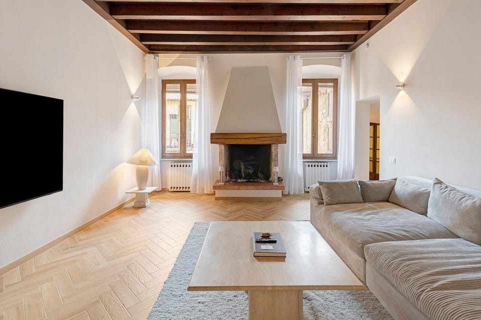 Penthouse In The Heart of Town House in Salo