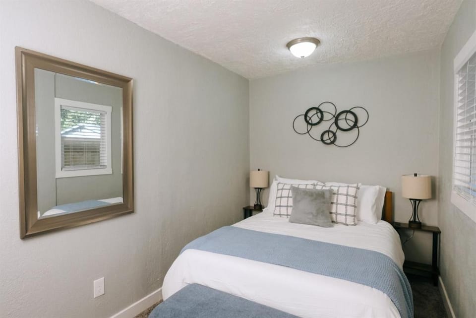 Updated 3 Bedroom Charmer House in Longview