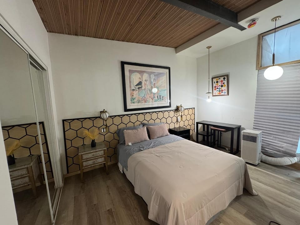 Bed, Bedroom, furniture, air conditioner