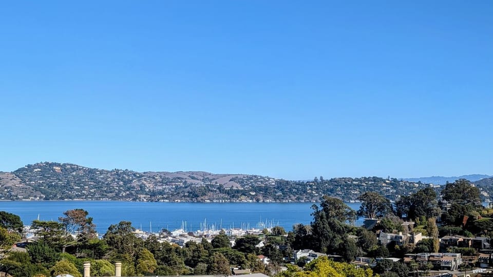 July Retreat in Sausalito with Water Views and AC House in Sausalito