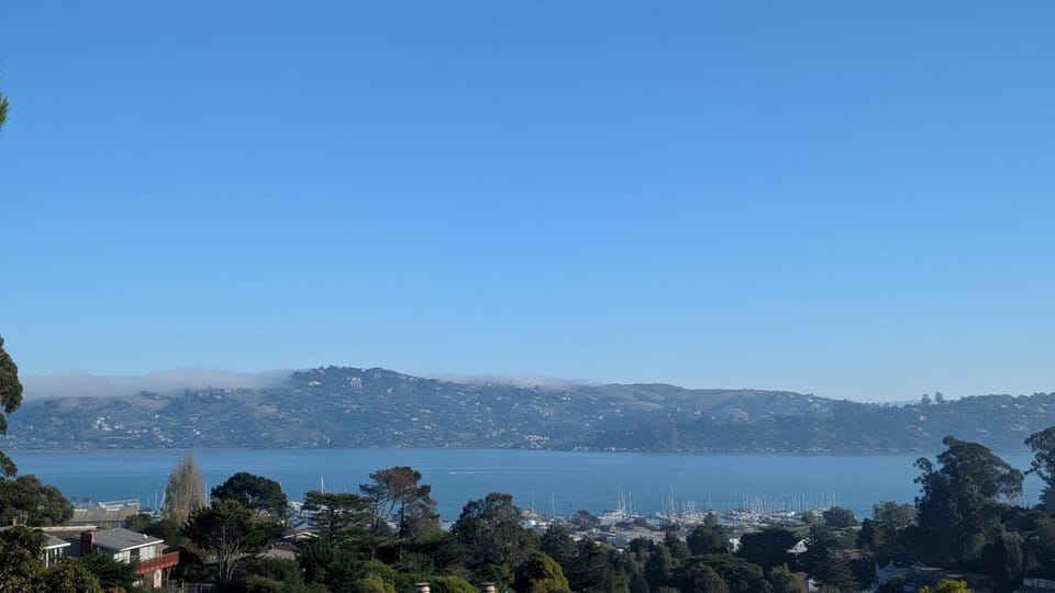 July Retreat in Sausalito with Water Views and AC House in Sausalito