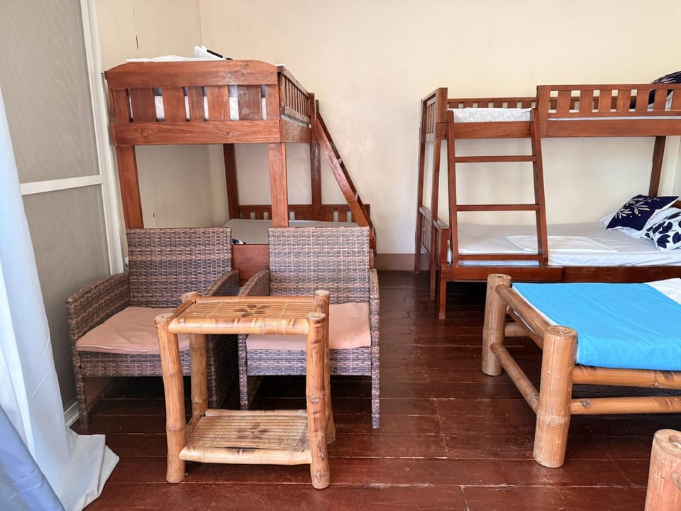 Bedroom, bunk bed