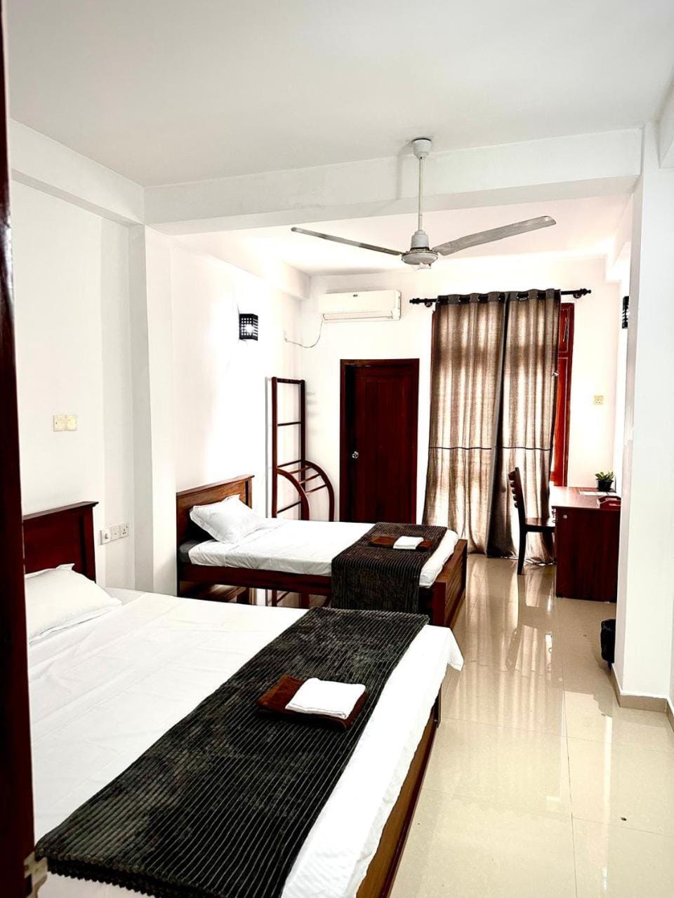 Serrena Airport Guest House - Colombo Bed and Breakfast in Negombo