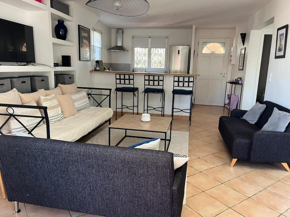 Saint Raphael-Parc Santa Lucia waterfront villa House in Saint-Raphael
