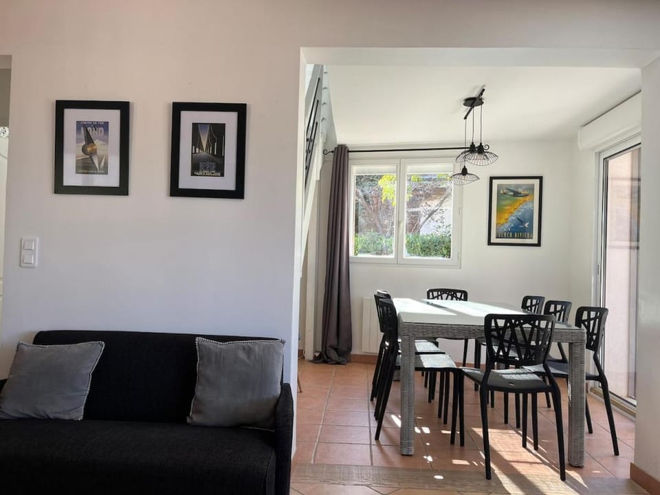 Saint Raphael-Parc Santa Lucia waterfront villa House in Saint-Raphael