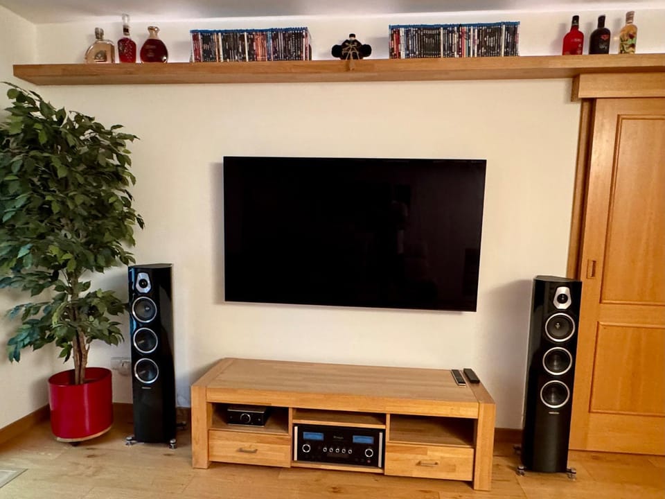 Communal lounge/ TV room